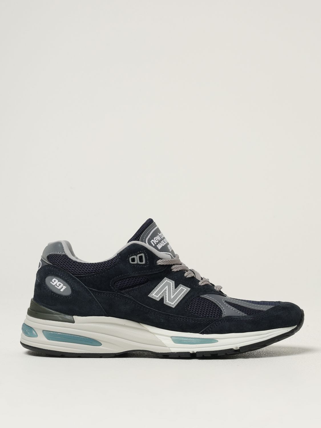 New Balance Black And Grey Suede-mesh Sneakers With Cushioned Sole In Black
