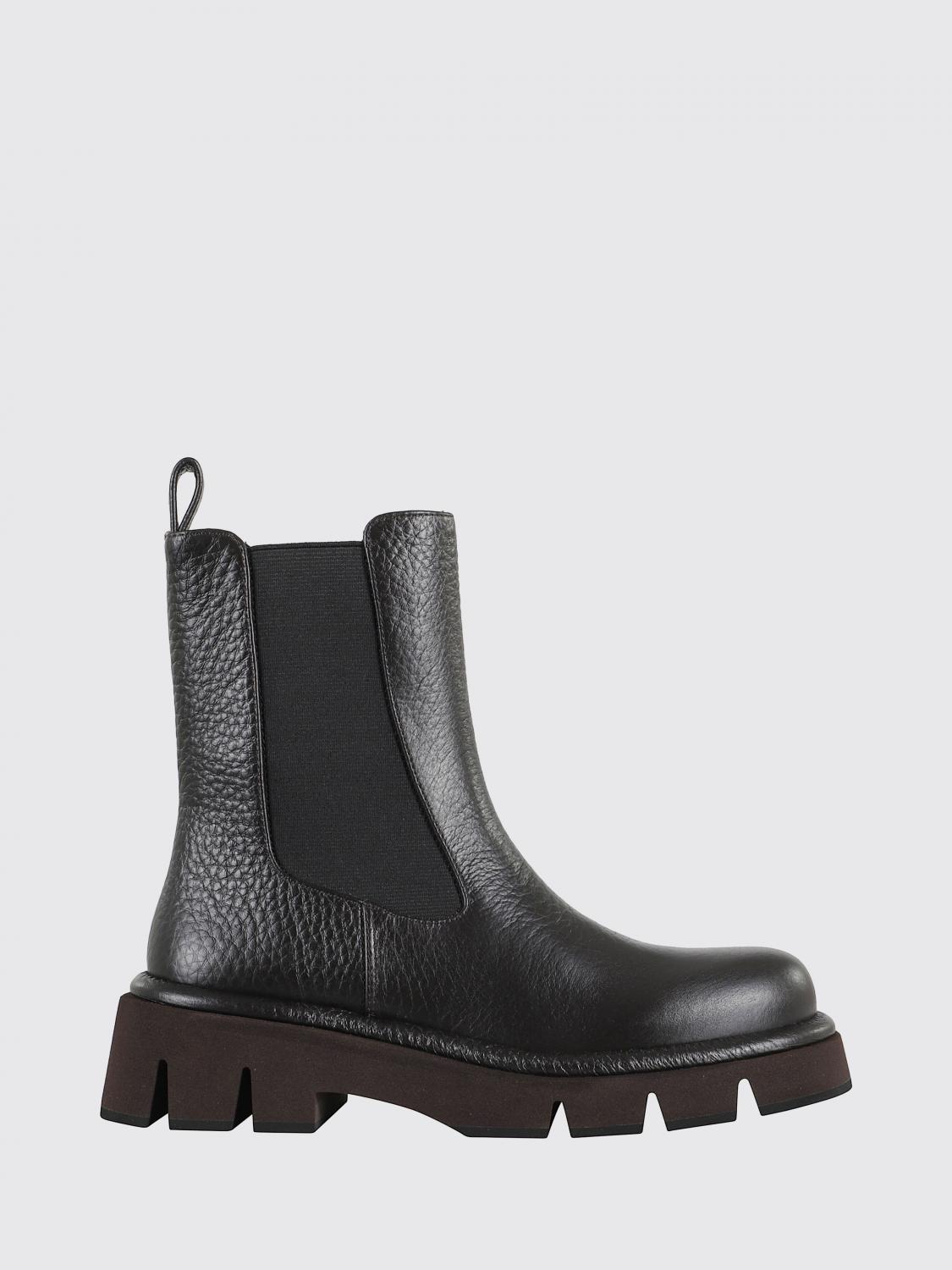 Paloma Barceló Textured Leather Chelsea Boots With Chunky Rubber Sole In Black