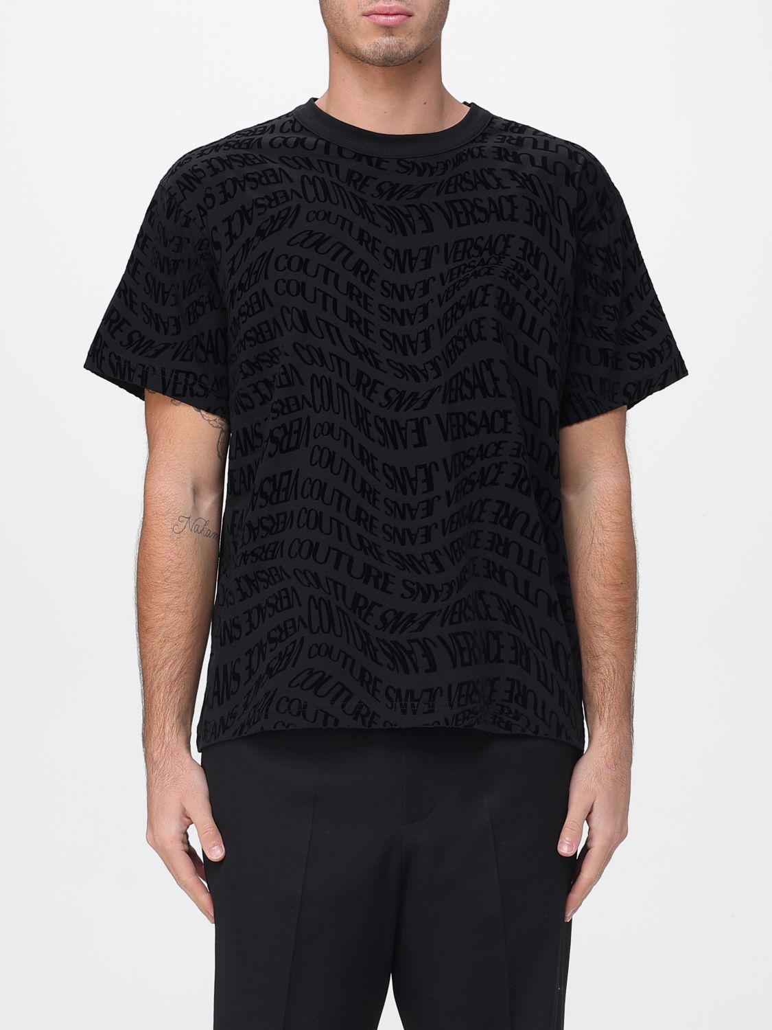 VERSACE JEANS COUTURE T-Shirt Men color Black　VERSACE JEANS COUTURE Tシャツ メンズ カラー ブラック VERSACE