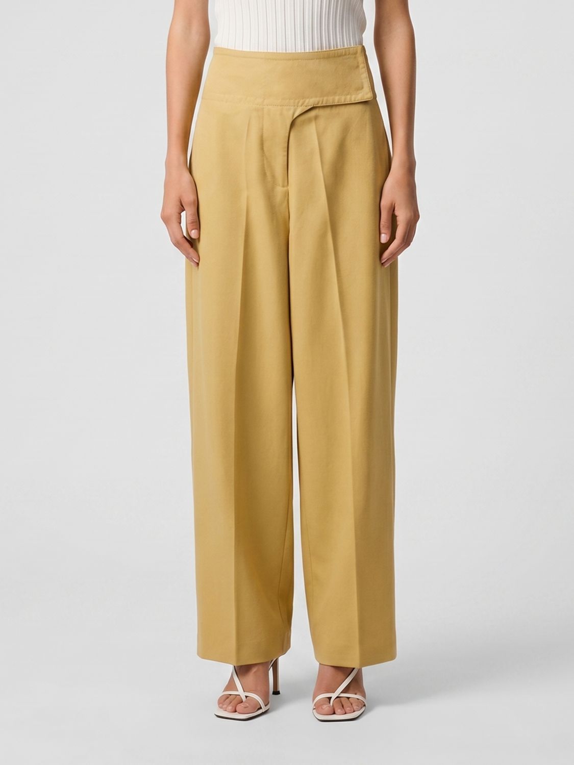 AMI Paris AMI PARIS Pants Woman color Yellow　AMI PARIS パンツ ウーマン カラー イエロー