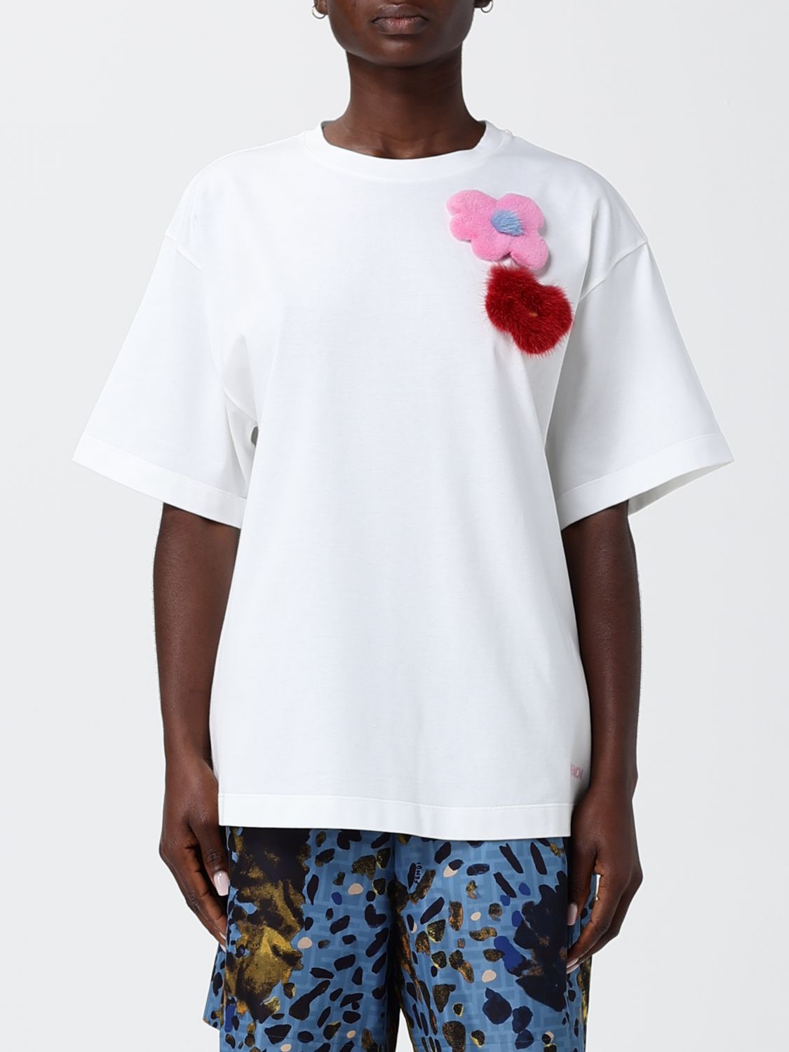 FENDI T-shirts in cotone con fiori in pelliccia di visone