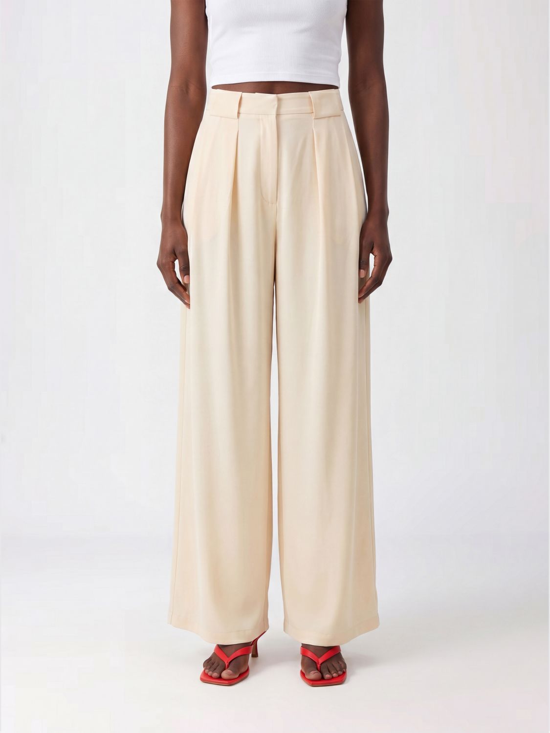 MOMONÌ Pants Woman color White