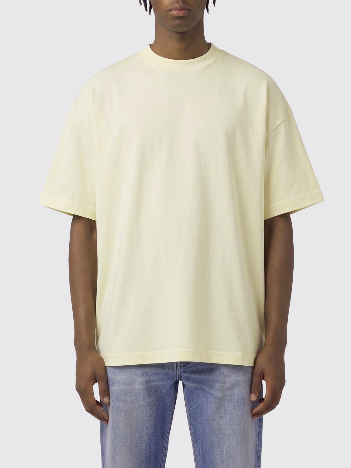 FEAR OF GOD ESSENTIALS Ivory Cotton Crewneck T-Shirt with Relaxed Fit　FEAR OF GOD ESSENTIALS リラックスフィット アイボリー コットン クルーネック T シャツ FEAR