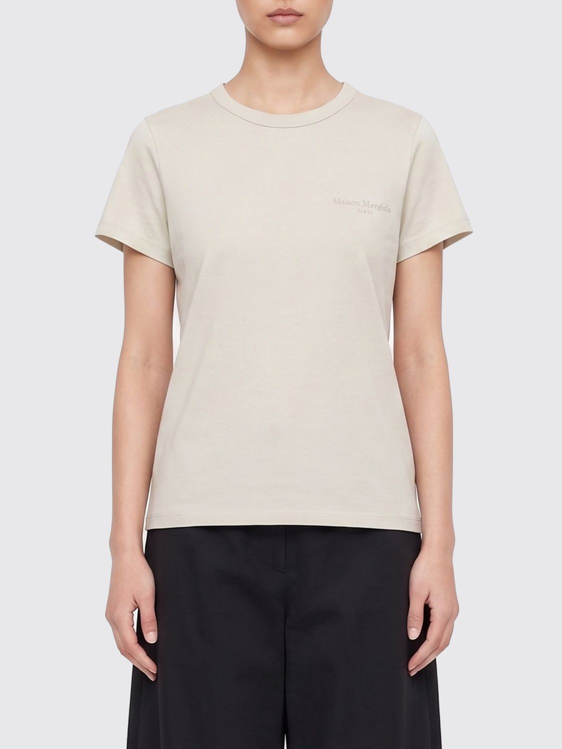 MAISON MARGIELA Slim Fit White Cotton T-Shirt with Contrast Logo Print　MAISON MARGIELA コントラストロゴプリント付きスリムフィットホワイトコットンTシャツ MAISON