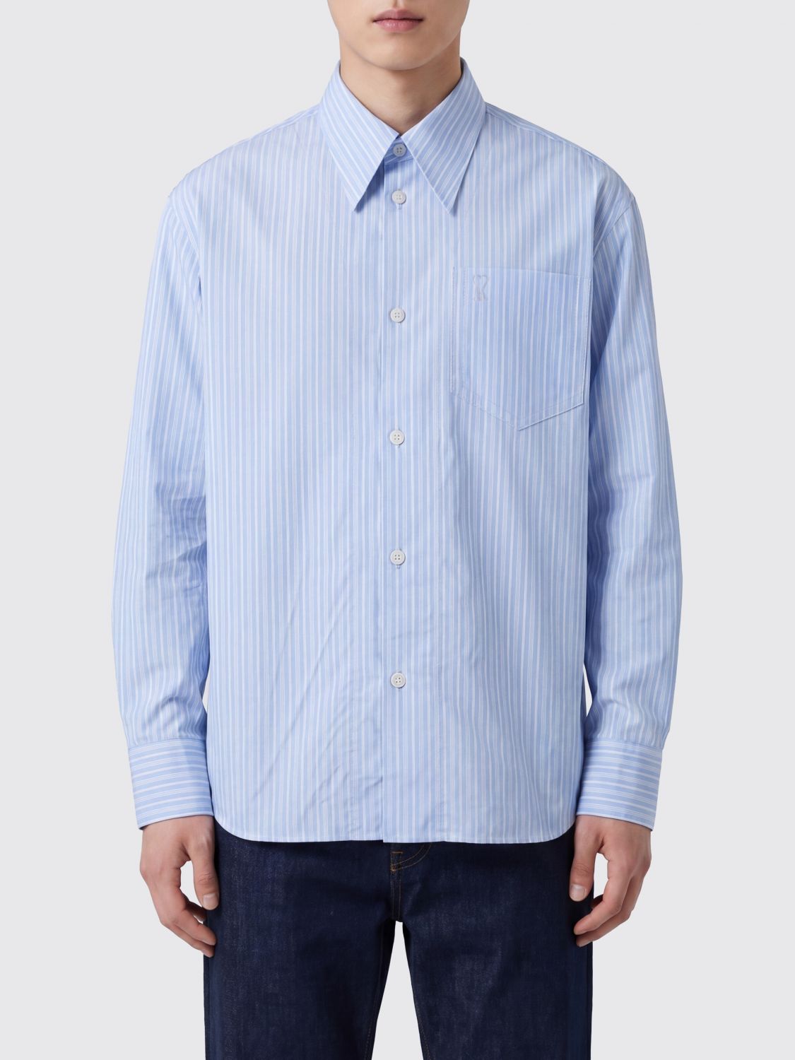 AMI PARIS Relaxed Fit Striped Cotton Shirt with a Point Collar and Patch Pocket　AMI PARIS ポイントカラーとパッチポケット付きリラックスフィットストライプコットンシャツ AMI