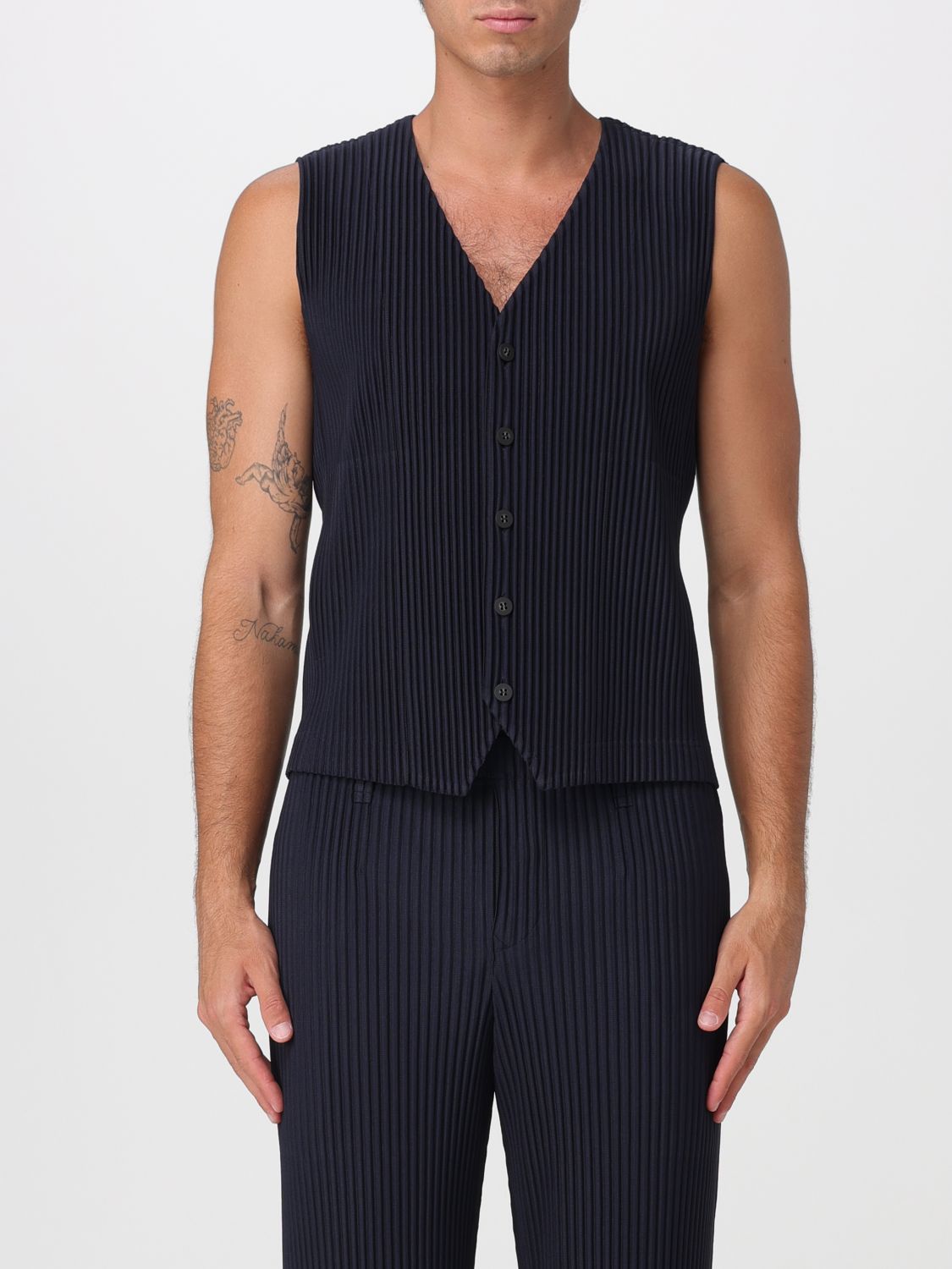 HOMME PLISSE' ISSEY MIYAKE Gilet sartoriale plissettato Homme Plissé Issey Miyake slim fit con scollo a V