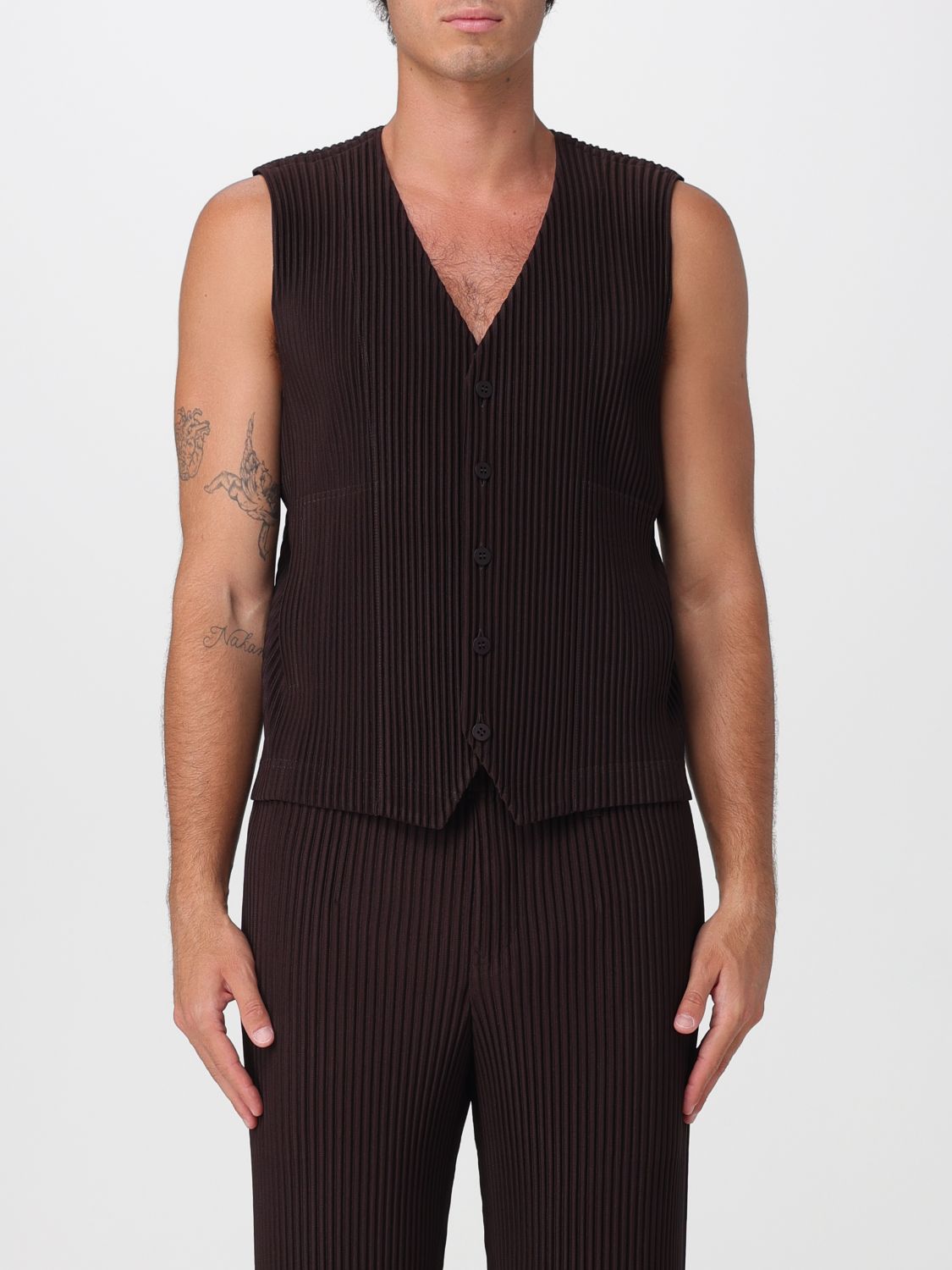HOMME PLISSE' ISSEY MIYAKE Gilet sartoriale plissettato Homme Plissé Issey Miyake in crêpe con scollo a V