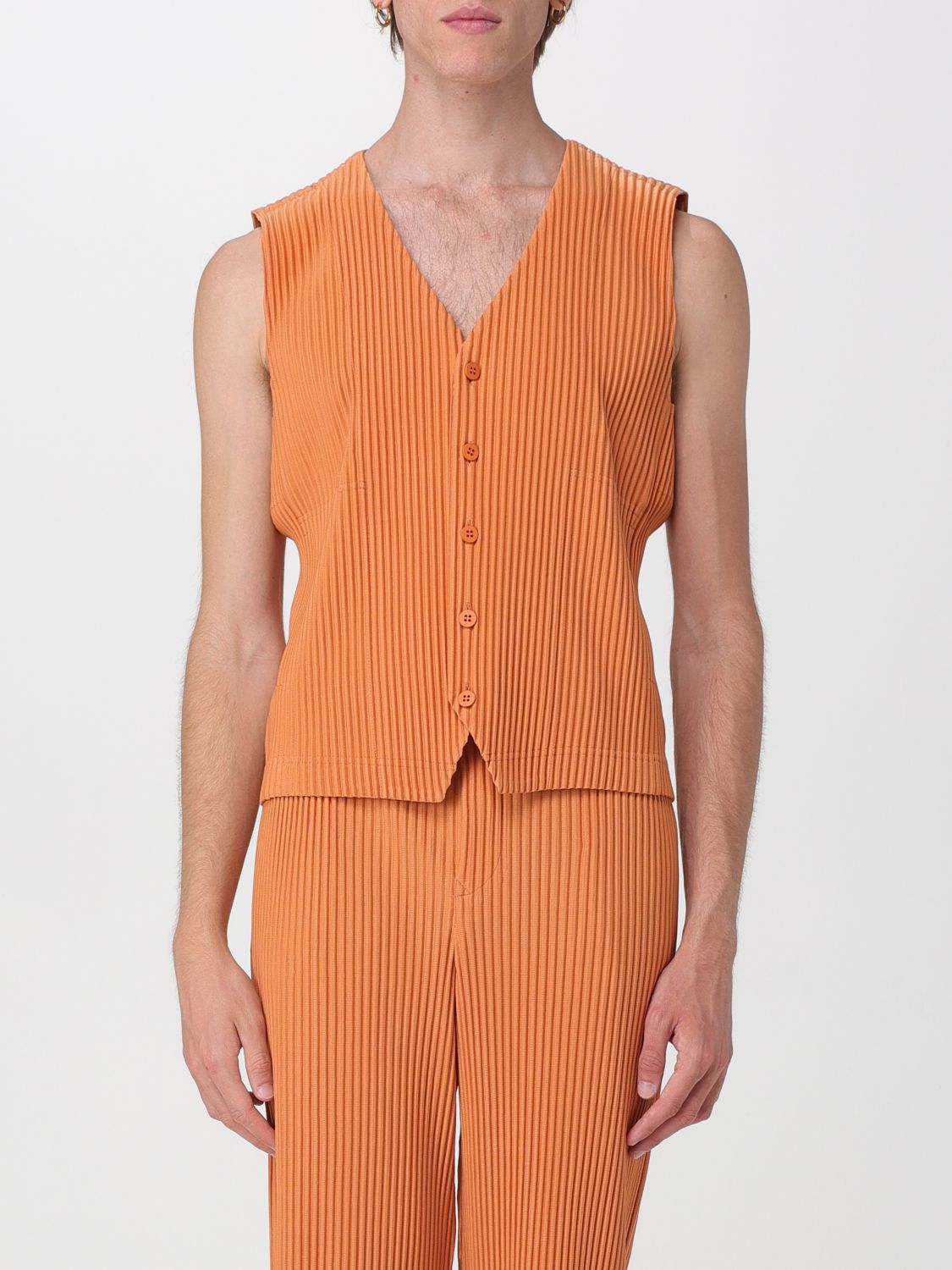 HOMME PLISSE' ISSEY MIYAKE Gilet sartoriale plissettato Homme Plissé Issey Miyake in crêpe con scollo a V