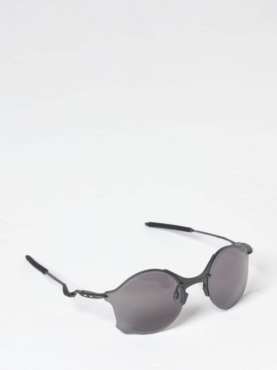 OAKLEY Occhiali da sole Tailend modello aviatore in titanio con lenti Prizm