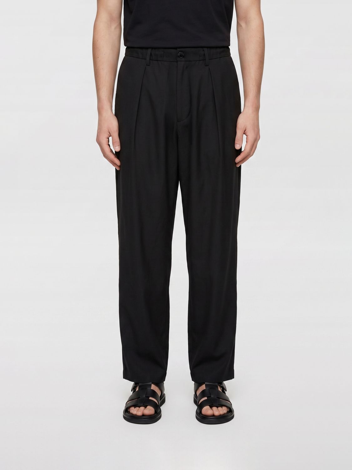 YOHJI YAMAMOTO Pantaloni Uomo colore Nero