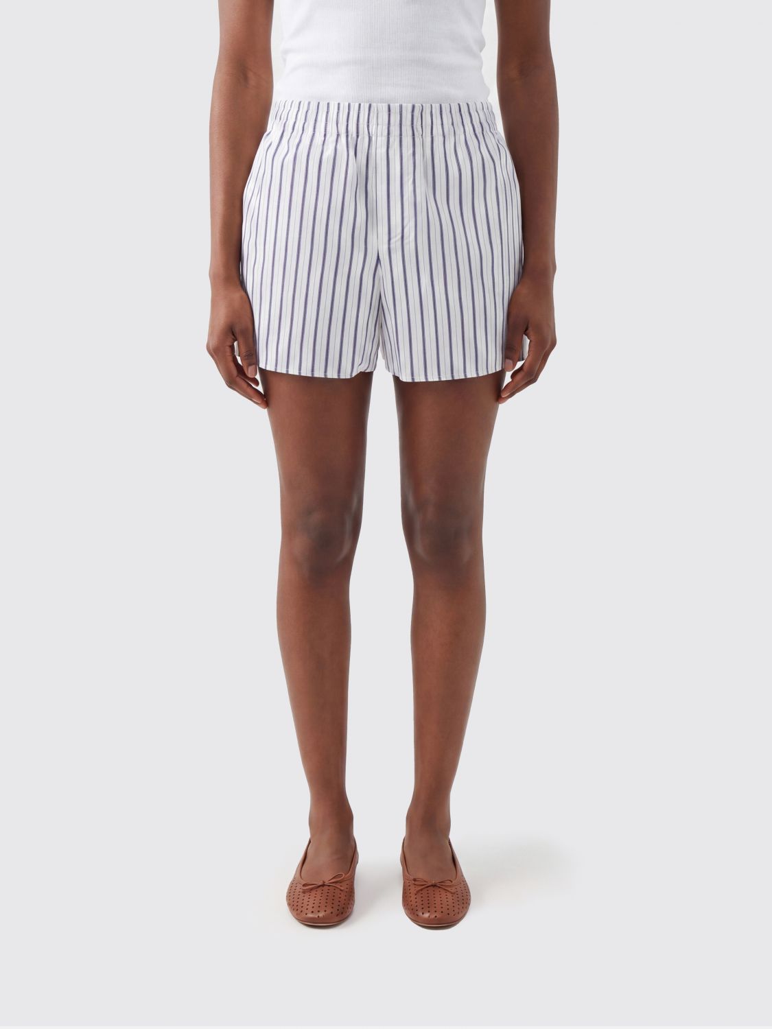 AMI Paris AMI PARIS Shorts Woman color White　AMI PARIS ショーツ ウーマン カラー ホワイト