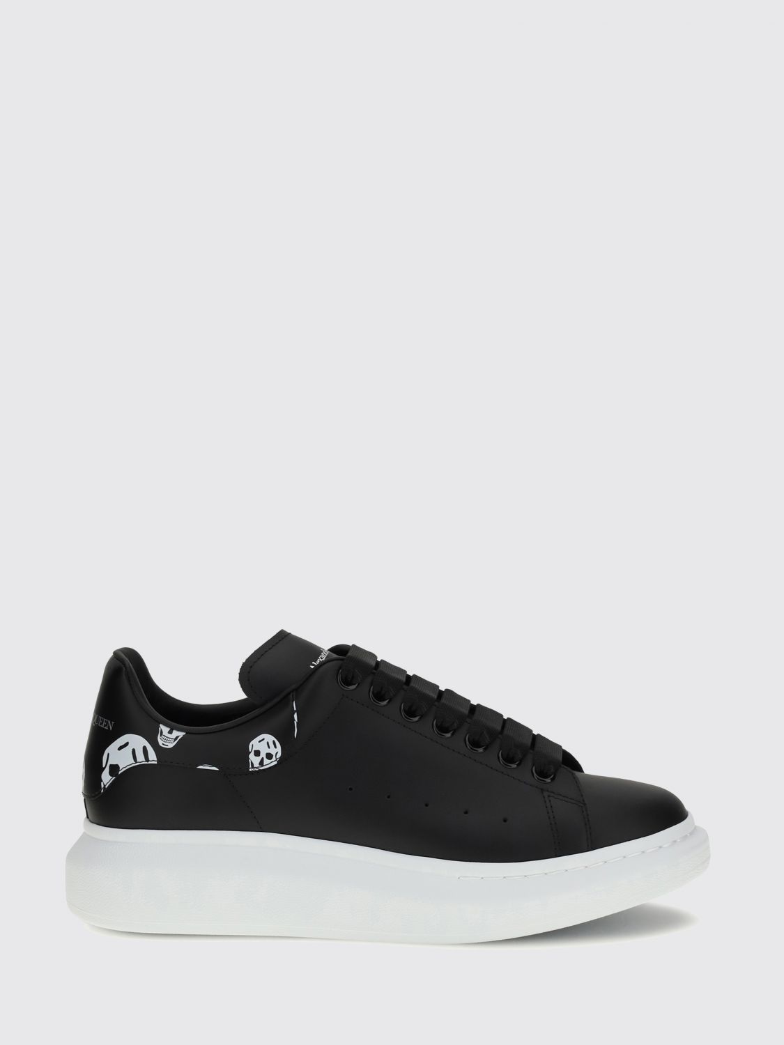McQueen Oversize-Sneakers aus Leder mit zweifarbigem Skull-Print