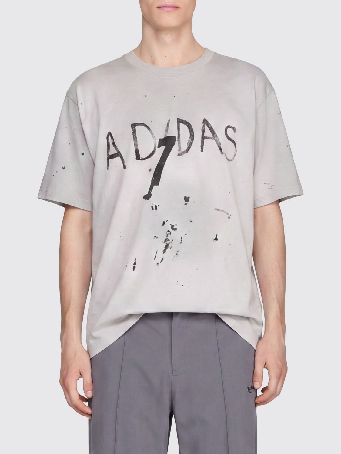 ADIDAS ORIGINALS T-shirt in cotone con logo a contrasto e spalle cadute