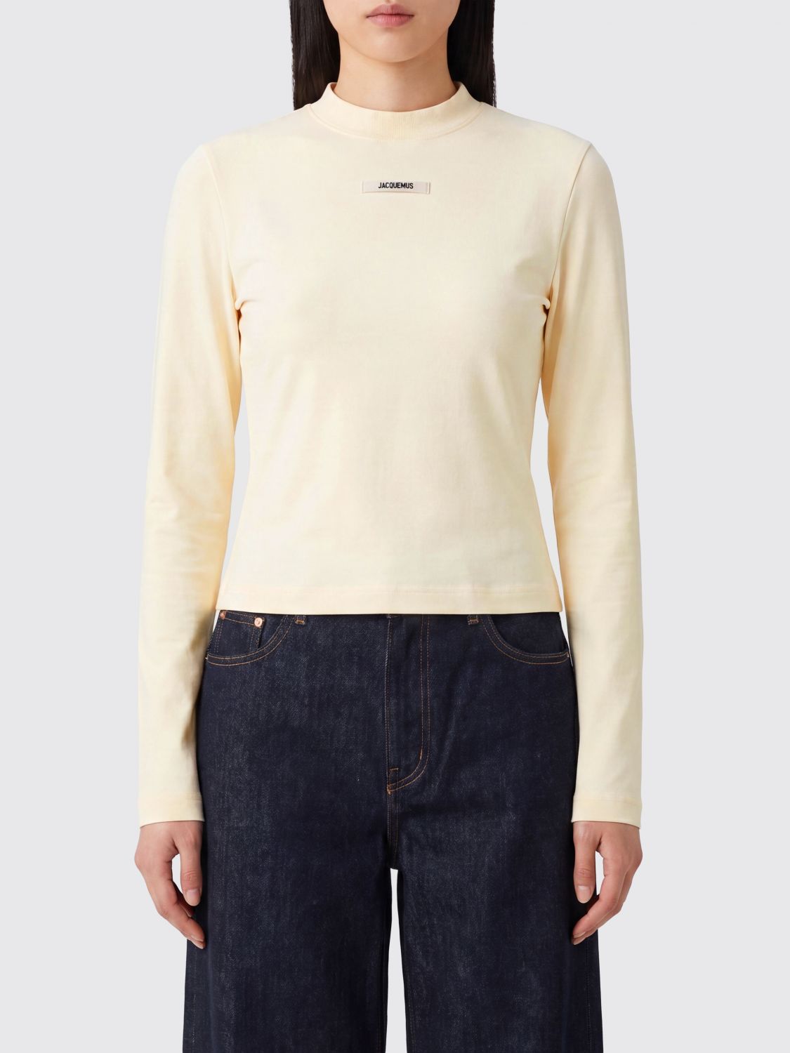 JACQUEMUS Slim Fit Long-Sleeved T-Shirt in Stretch Cotton with Contrast Logo　JACQUEMUS スリムフィット ロングスリーブ T シャツ ストレッチ コットン コントラストロゴ付き JACQUEMUS