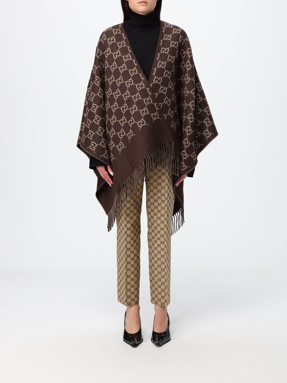 GUCCI GUCCI Asymmetric Wool Cape with All-Over GG Motif and Fringed Hem　GUCCI 全面GGモチーフとフリンジ付き裾付きアシンメトリーウールケープ