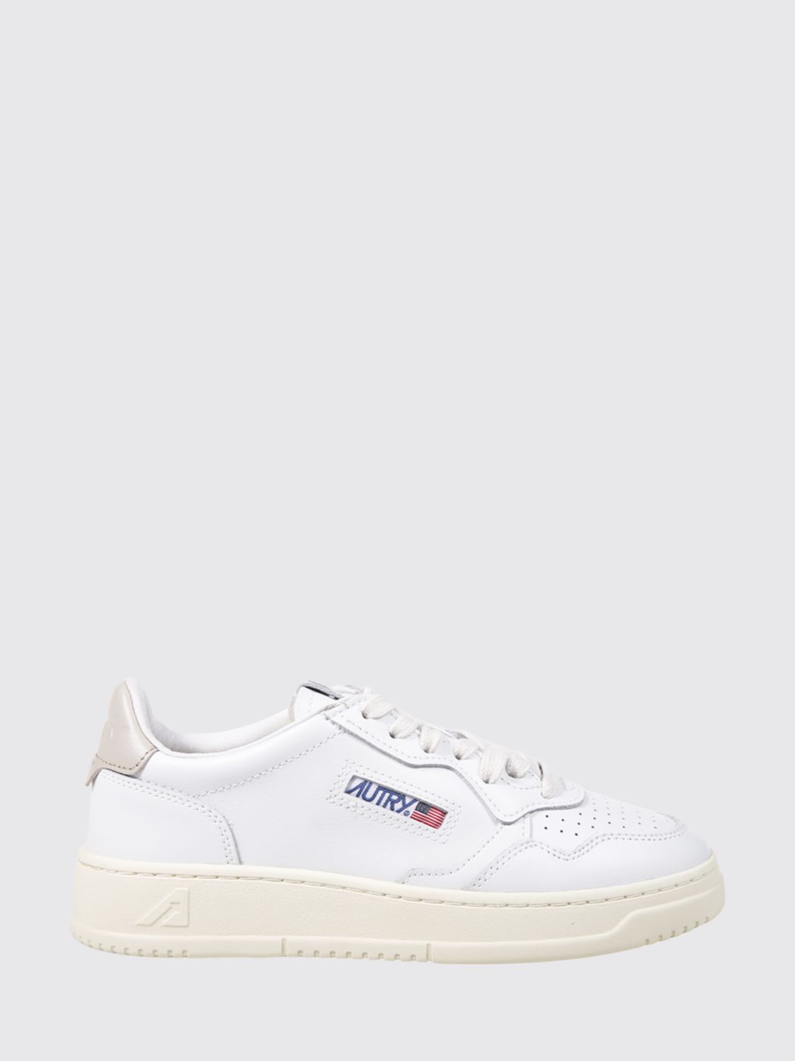 AUTRY Medalist Low Smooth Calfskin Trainers with Carved Logo