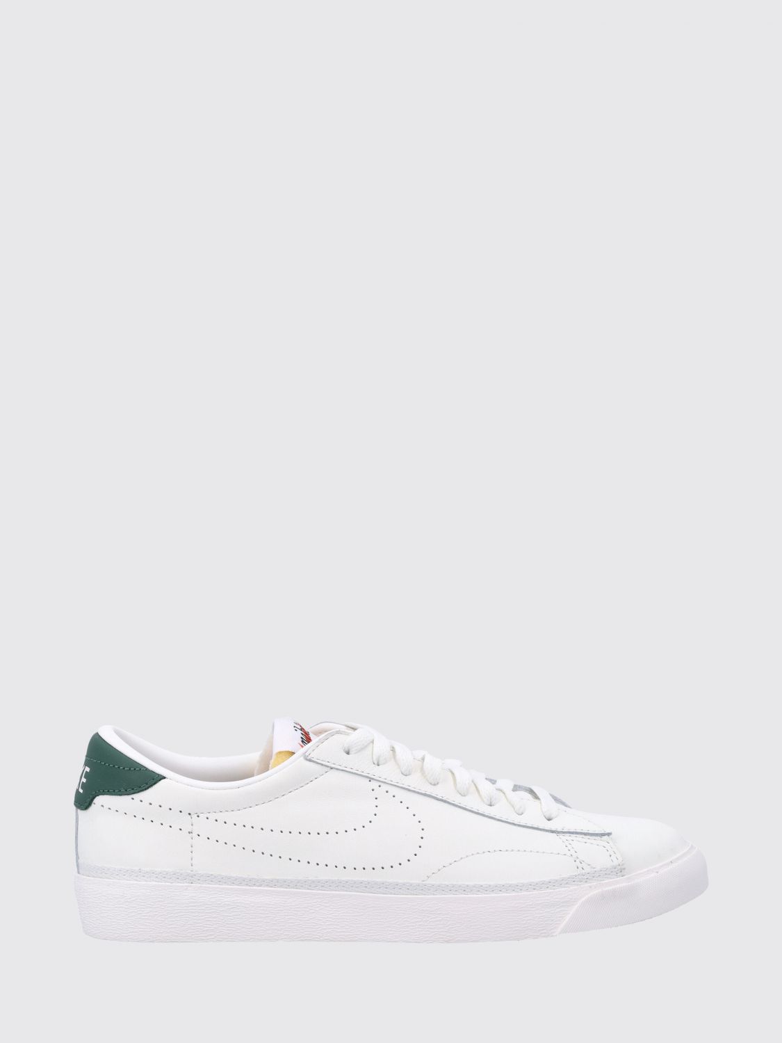 NIKE Sneakers Tennis Classic AC in pelle liscia con Swoosh traforato