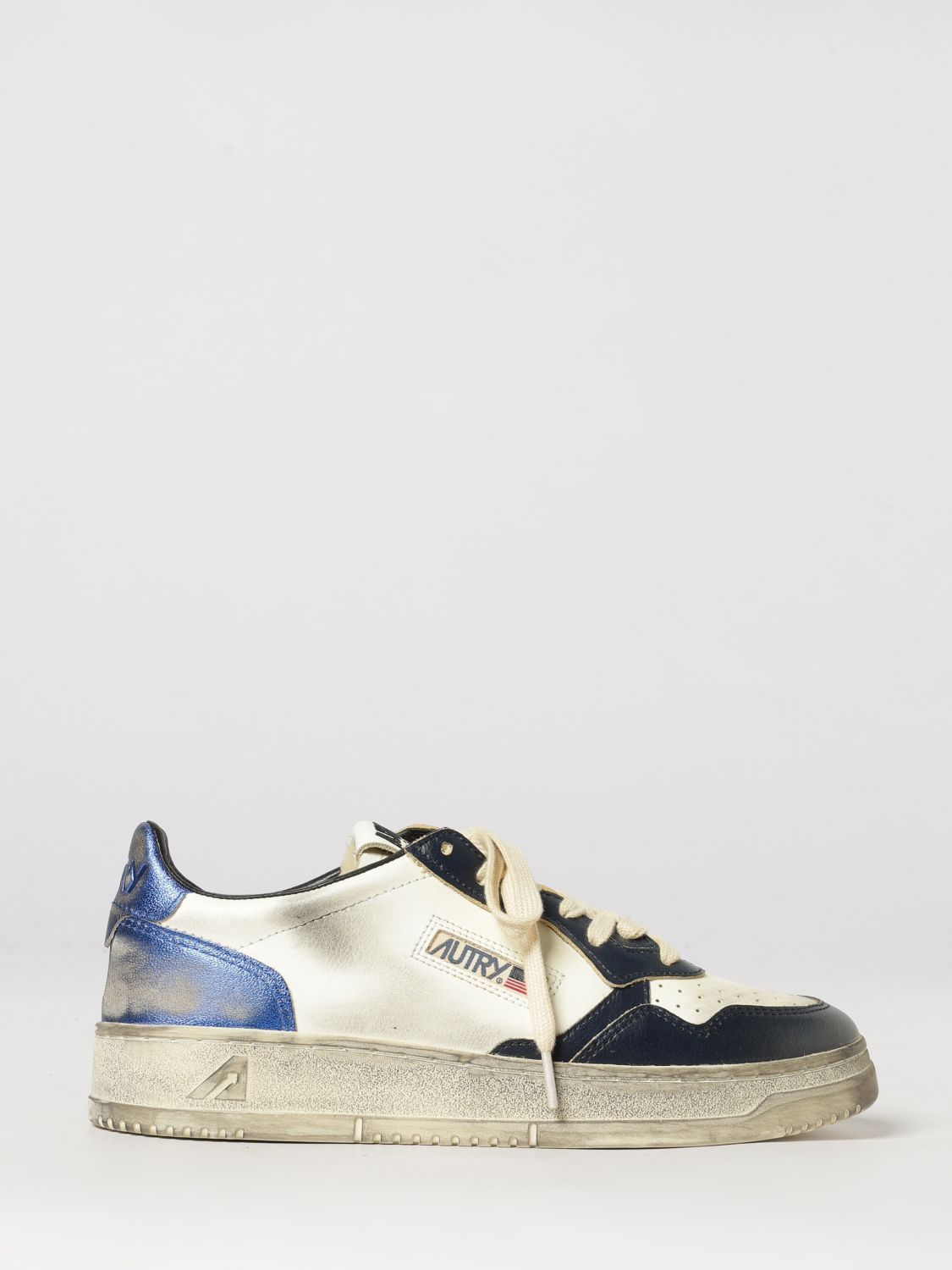 AUTRY Medalist Low Super Vintage Calfskin Sneakers with Worn Effect AUTRY Medalist Low Super Vintage Calfskin Sneakers with Worn Effect