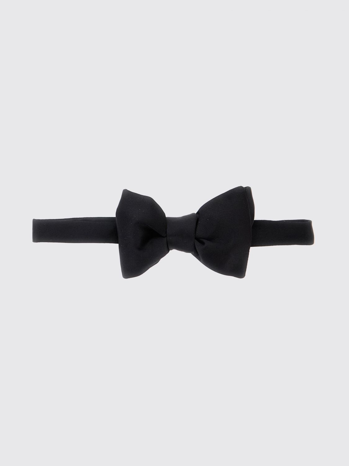 TOM FORD Elegant Satin Bow Tie with Adjustable Hook Closure　TOM FORD エレガントなサテン蝶ネクタイ、調節可能なフック留め付き TOM