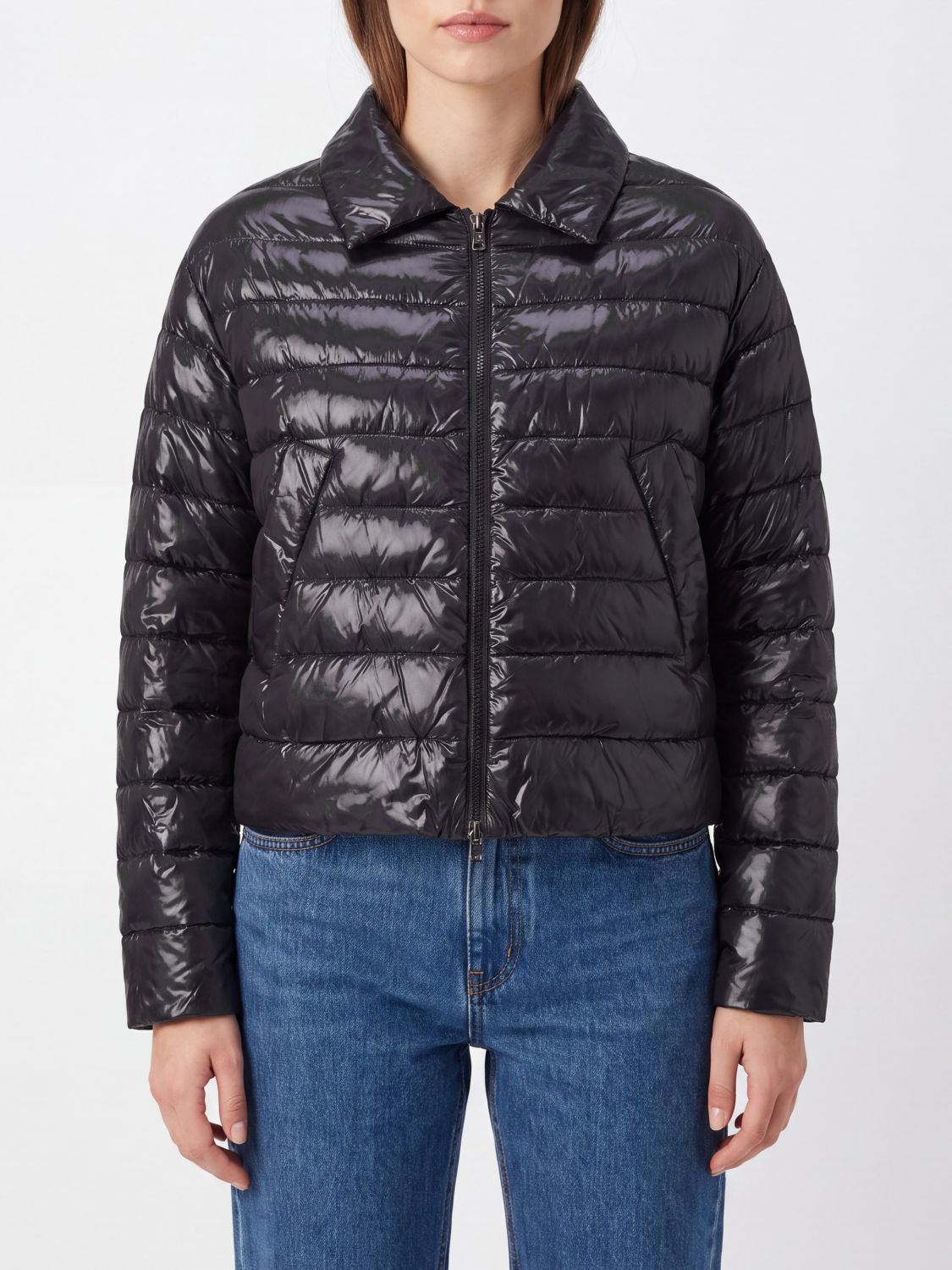 HERNO Quilted Ultra-Light Nylon Short Down Jacket with Classic Collar　HERNO キルティング超軽量ナイロン ショート ダウン ジャケット、クラシックな襟付き HERNO