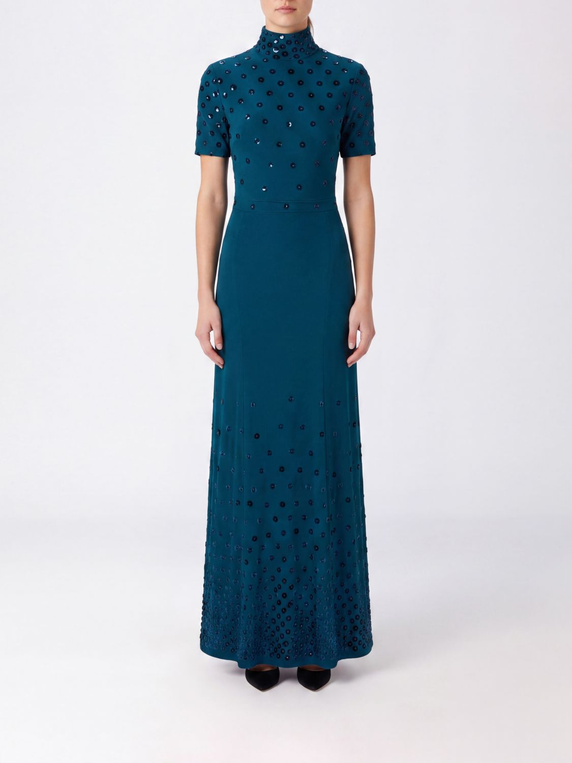 RABANNE Langes Abendkleid aus Satin mit hohem Kragen und Pailletten