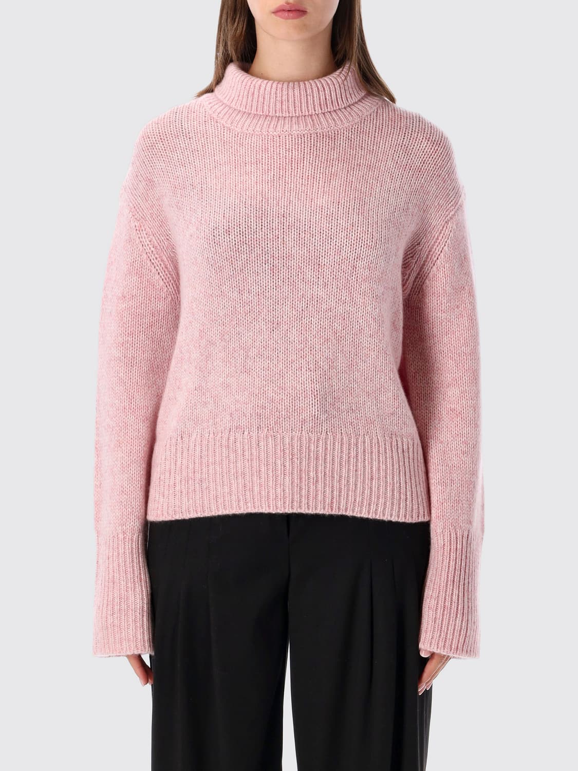 LISA YANG Dolcevita in 100% cashmere con spalle scese e maniche lunghe