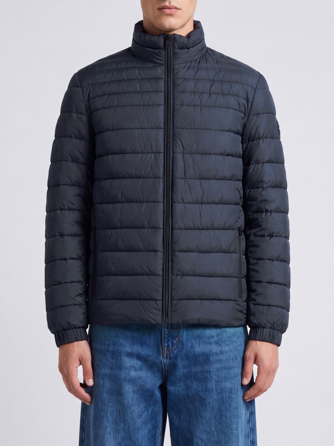 BOSS Gesteppte kurze Daunenjacke aus recyceltem Funktionsstoff mit Stehkragen von