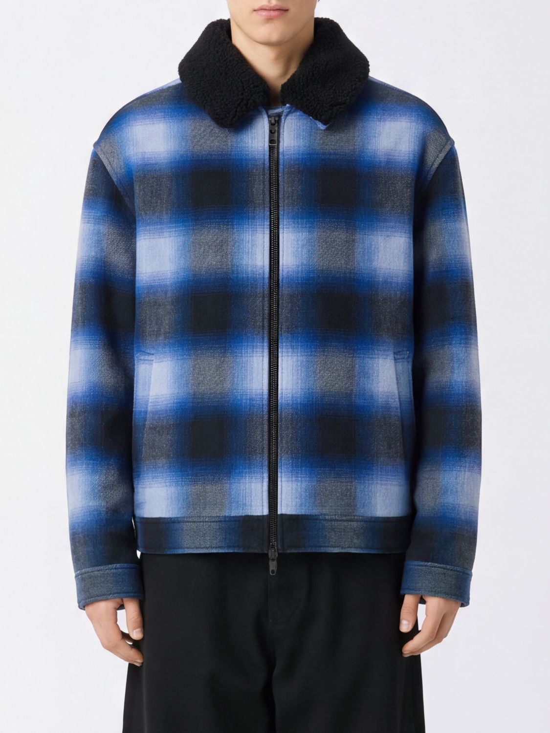 BALENCIAGA Kurzer Mantel aus kariertem Wollflanell mit Pelzkragen