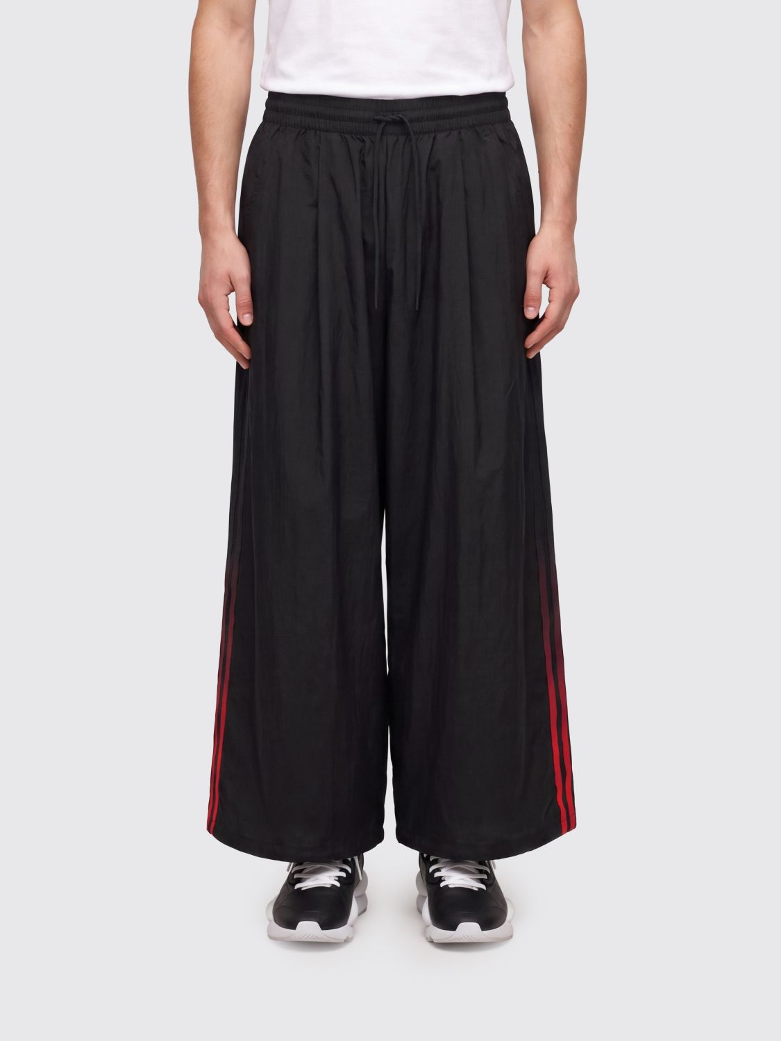 Y-3 Pants Men color Black