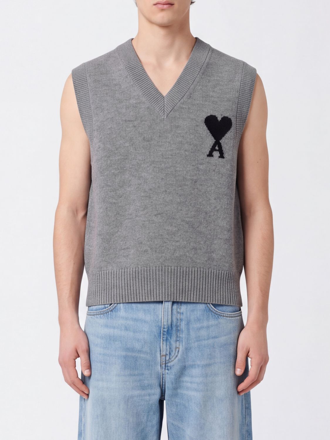 AMI PARIS Gilet in lana con scollo a V e logo a contrasto