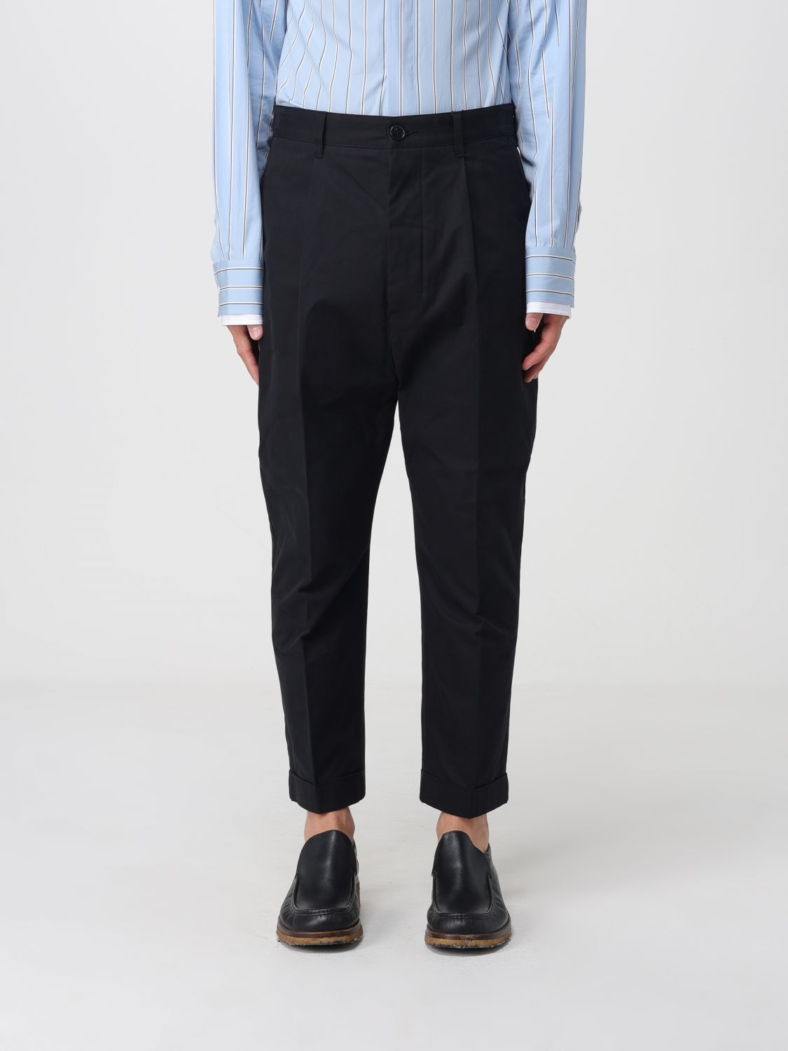 AMI PARIS Karottenhose aus Baumwolle mit Bundfalten vorne