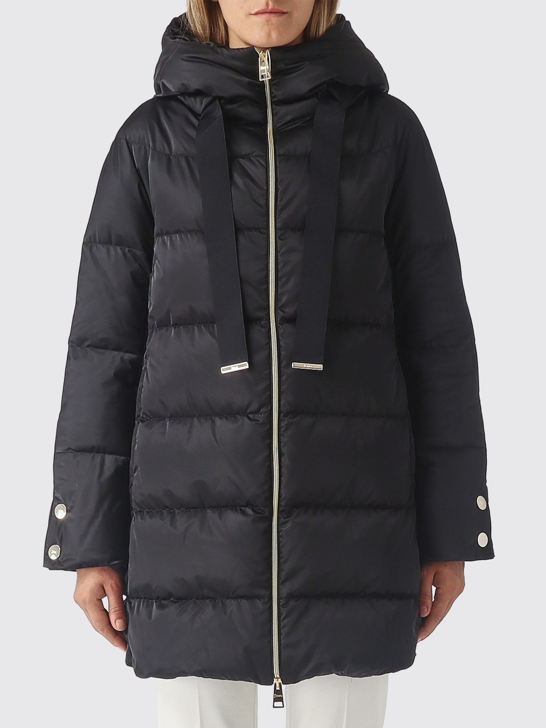HERNO Kurze A-Shape Daunenjacke mit Kapuze aus gestepptem technischem Satin