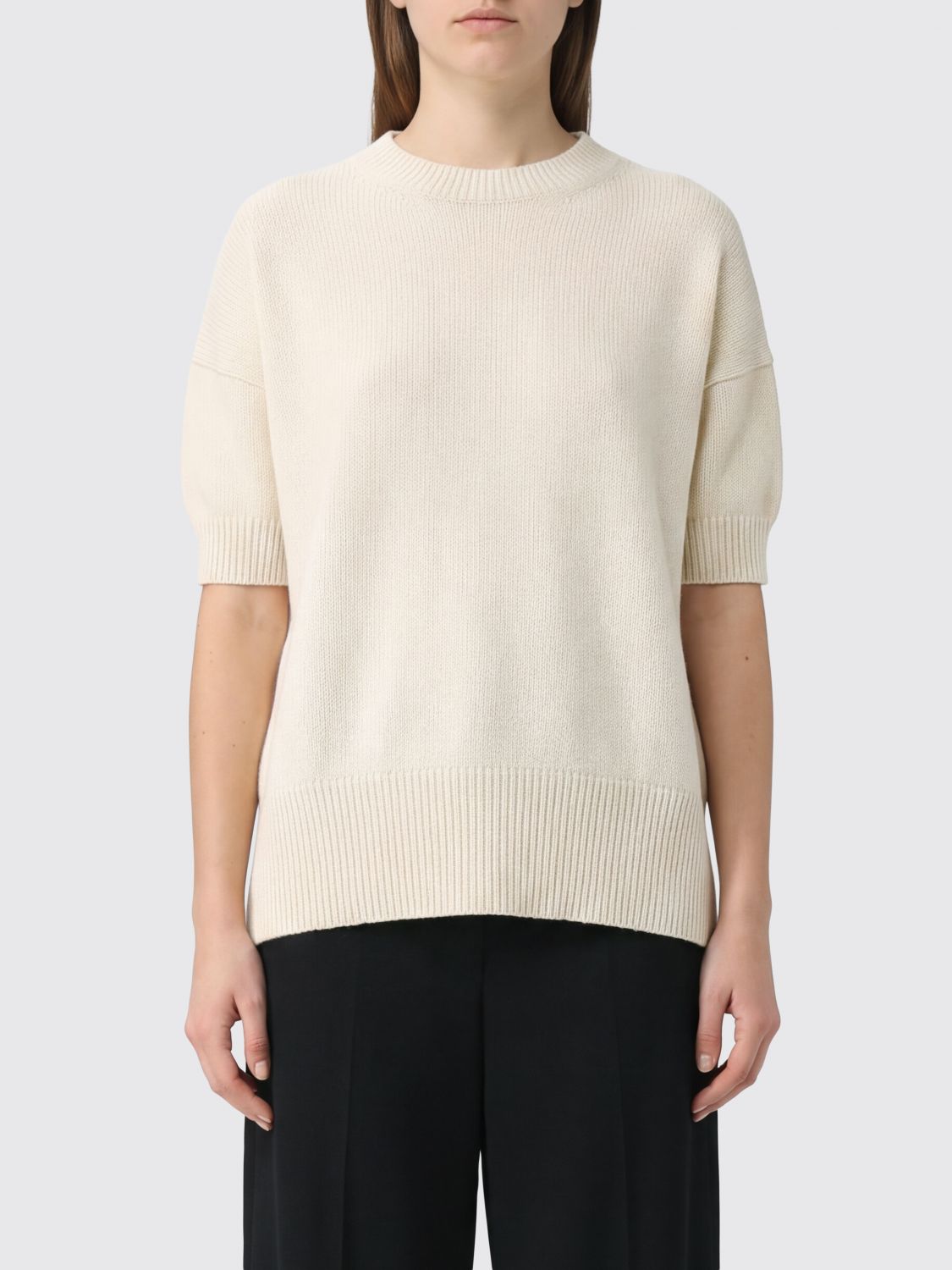 JIL SANDER Maglia in puro cashmere a maniche corte con spalle cadute e scollo a girocollo