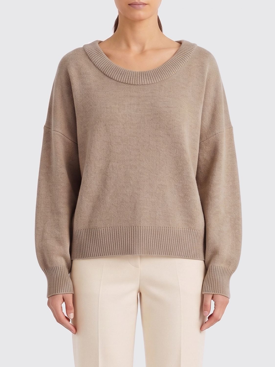 Lisa Yang Crewneck Jumper in Pure Cashmere with Dropped Shoulders · 1