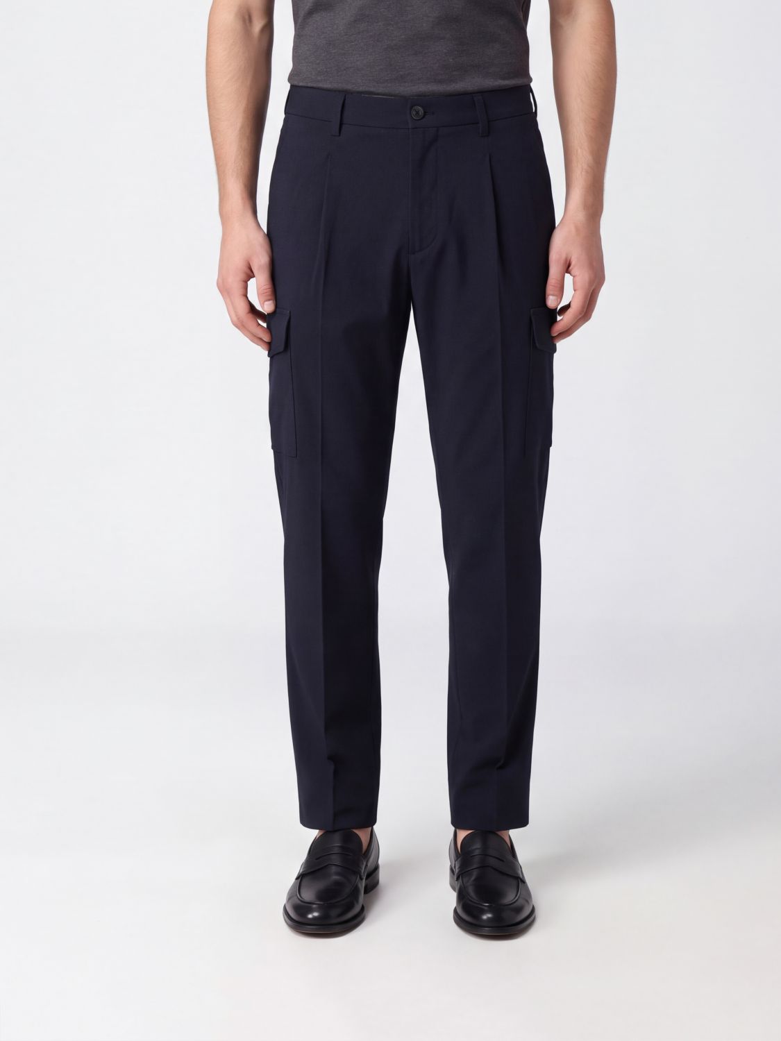 HERNO Pantaloni cargo slim fit in tessuto tecnico con pince e vita media