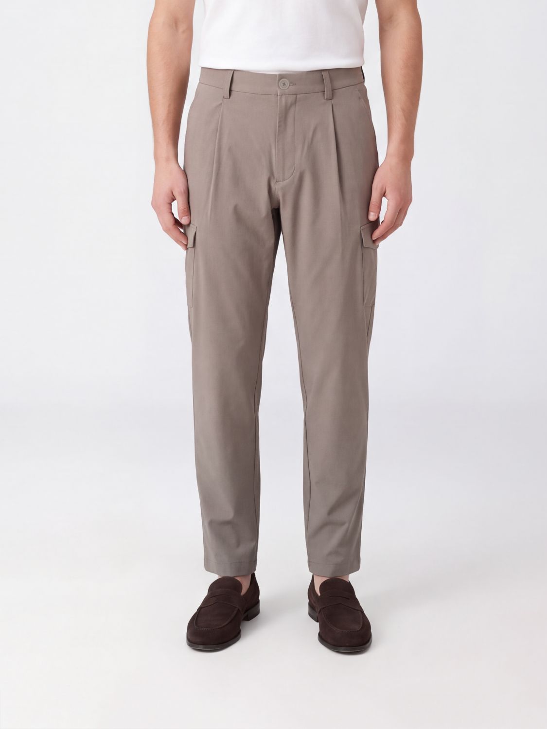 HERNO Pantaloni cargo slim fit in tessuto tecnico con pince e vita media
