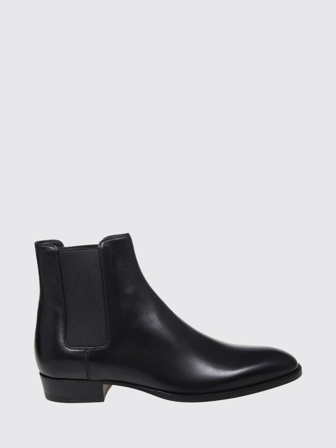 SAINT LAURENT Wyatt Chelsea Boots in Smooth Calfskin Leather with a Tapered Toe