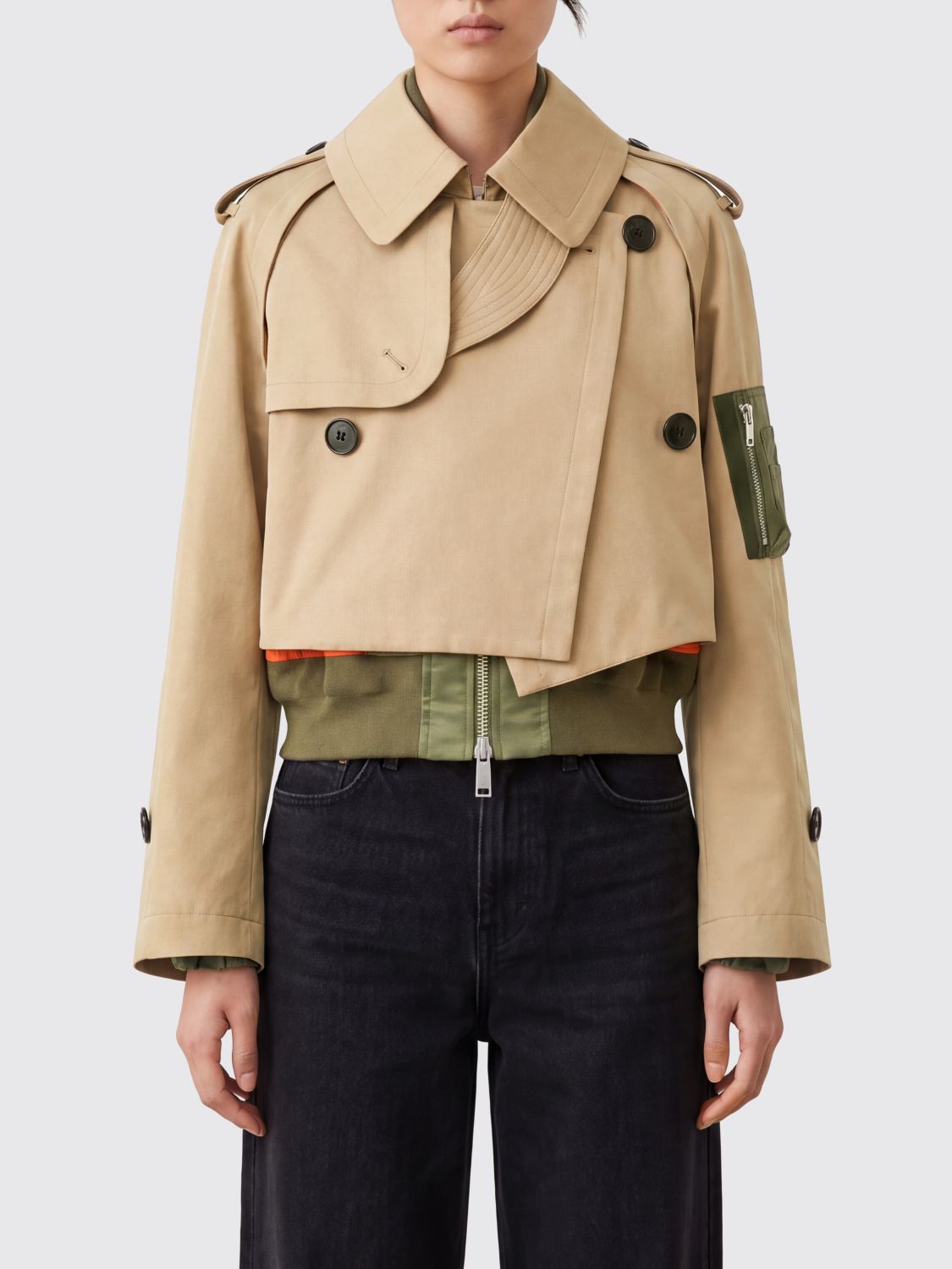 SACAI Kurzer Zweireiher-Trenchcoat aus Baumwollmischung mit asymmetrischem Verschluss