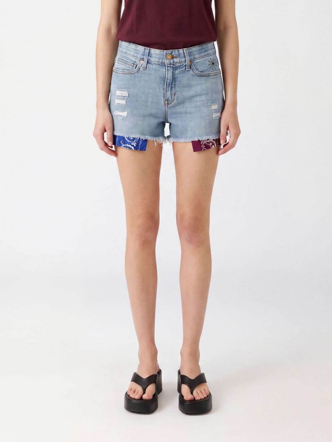 HTC LOS ANGELES Hoch taillierte Jeans-Shorts mit Nieten und ausgefranstem Saum