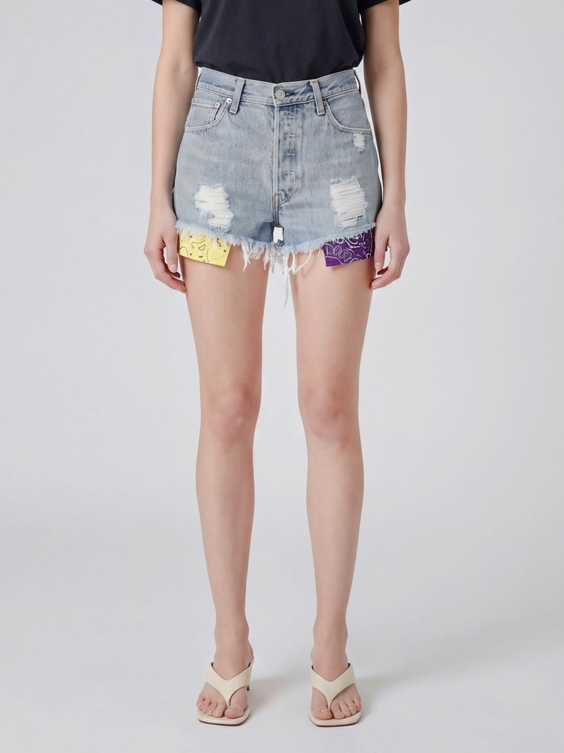 HTC LOS ANGELES Hoch taillierte Jeans-Shorts mit ungesäumtem Rand und Bandana-Motiv