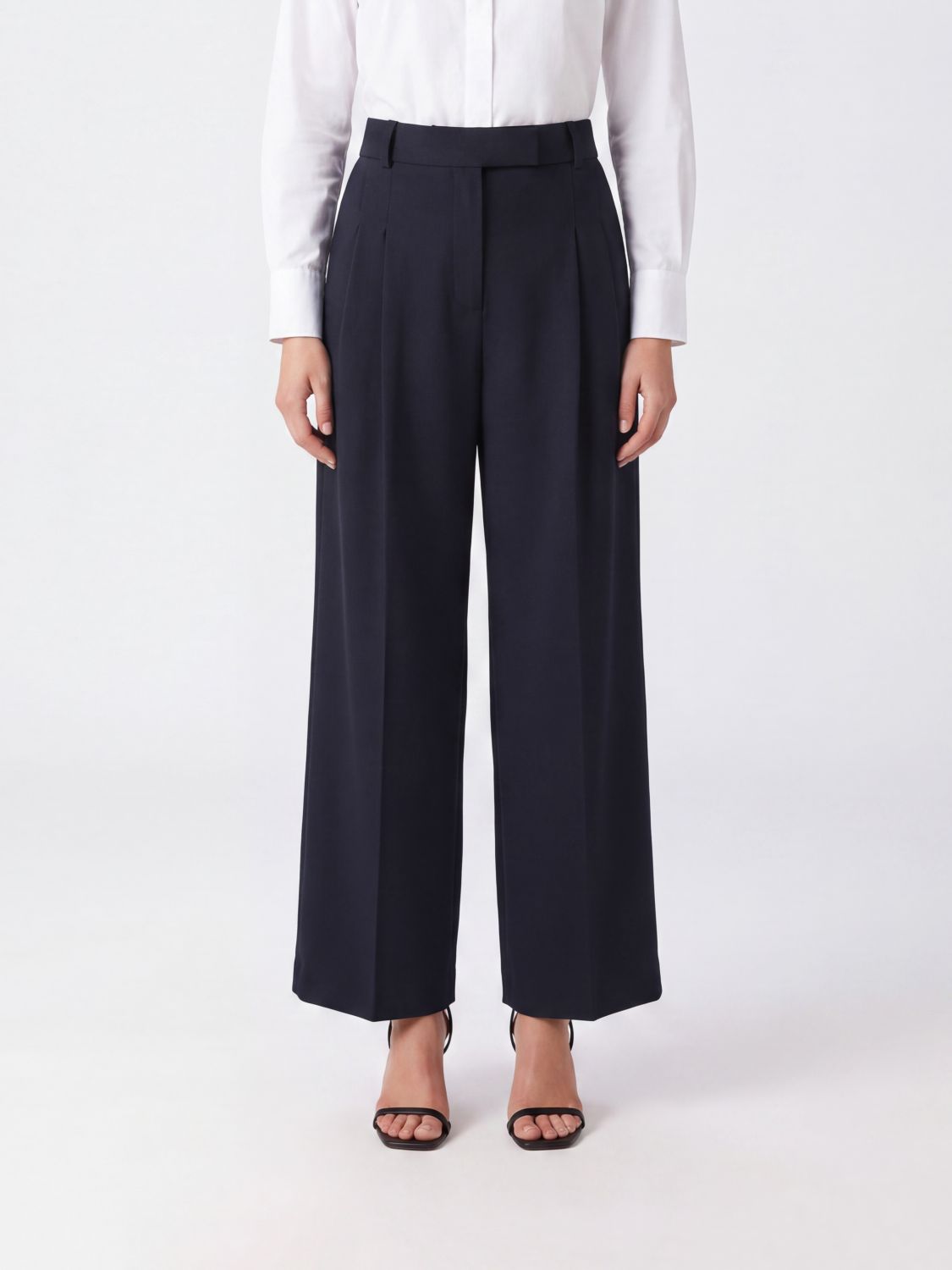 BY MALENE BIRGER Verkürzte, weit geschnittene Schneiderhose mit hoher Taille aus Crêpe