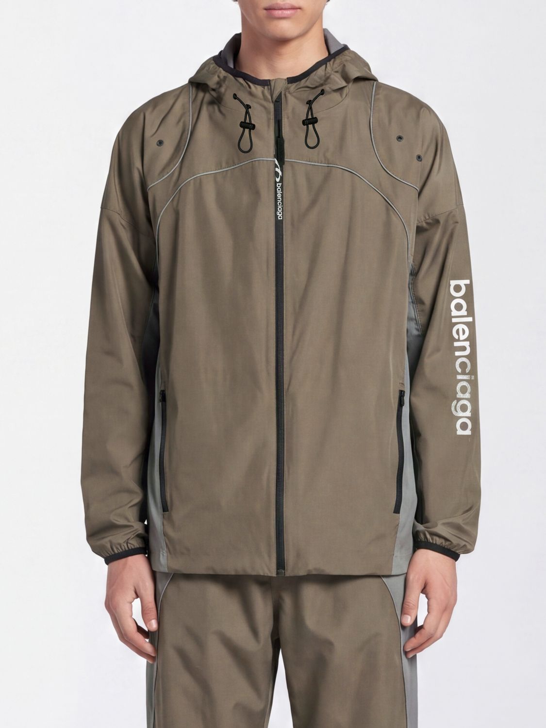 BALENCIAGA Giacca sportiva impermeabile in nylon con cappuccio e logo a contrasto