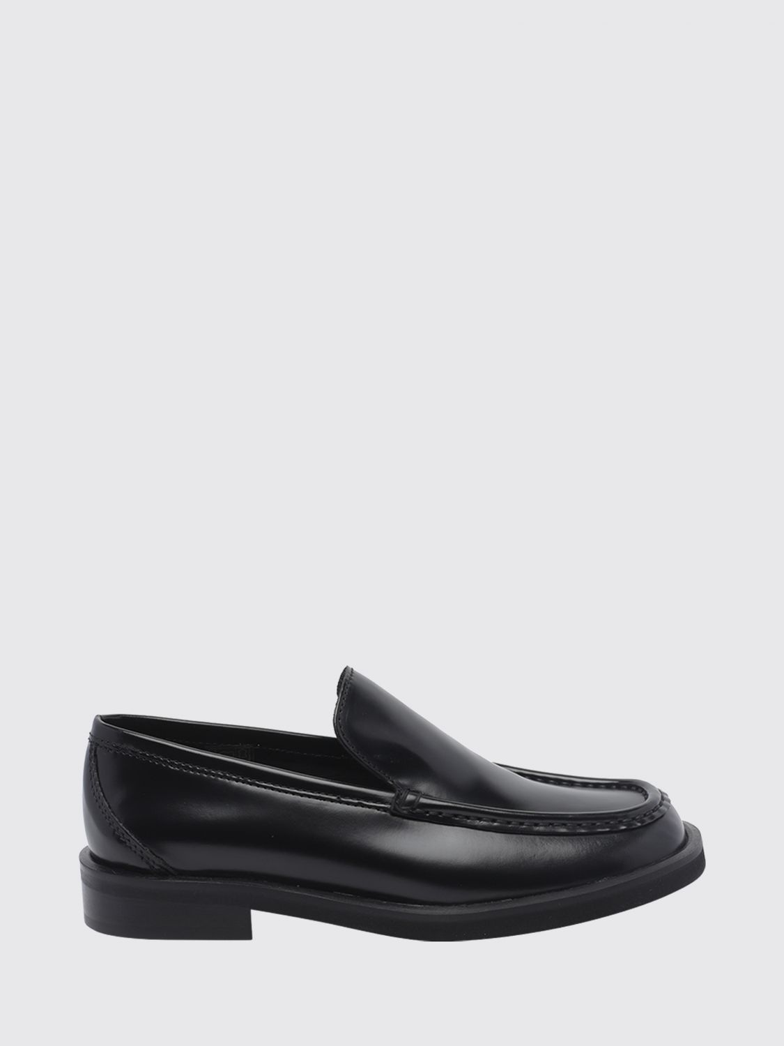 Poeve Classic Brushed Leather Loafers with Round Toe