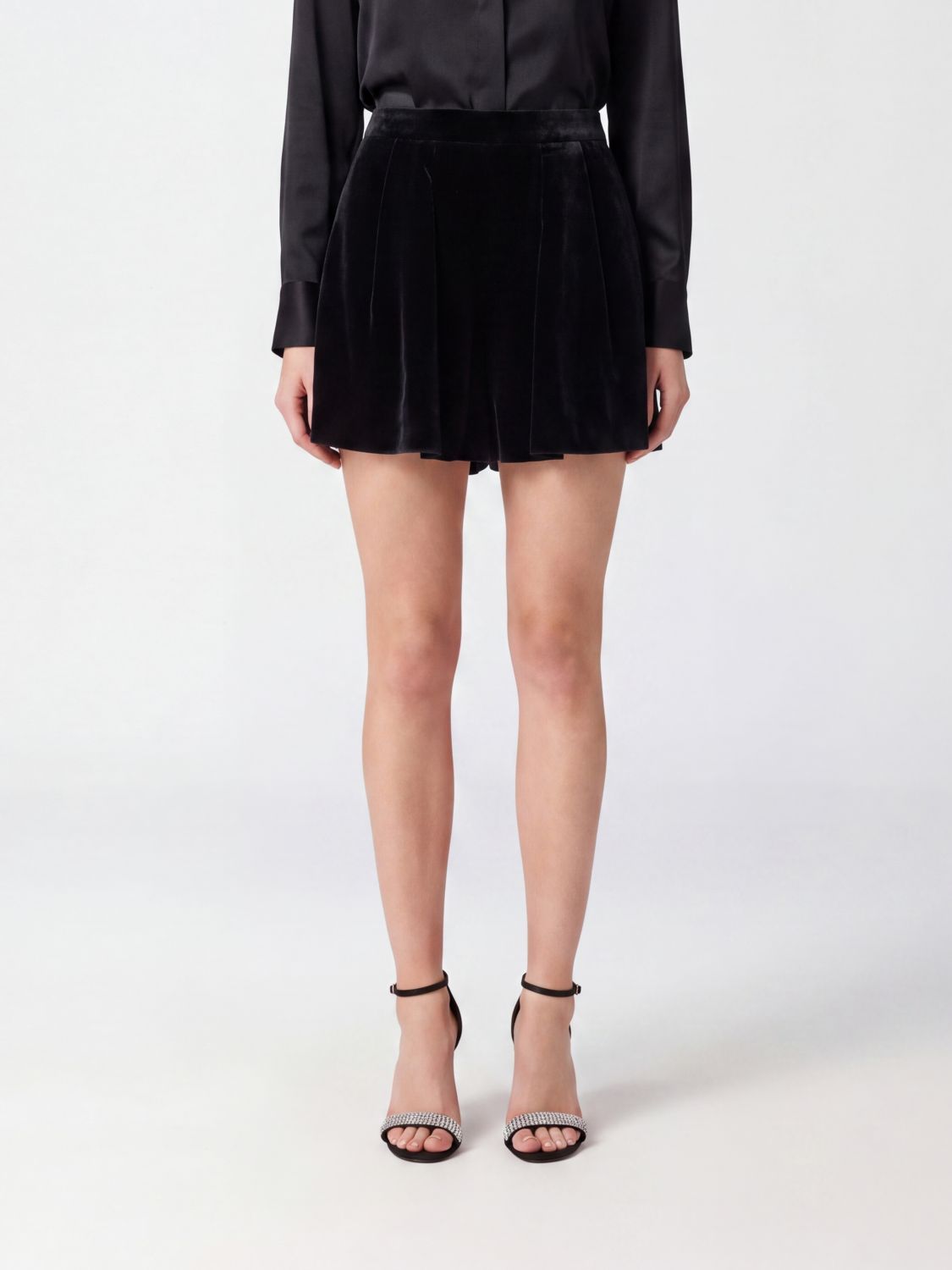 Emporio Armani Elegant Mid-Rise Viscose Velvet Shorts · 40