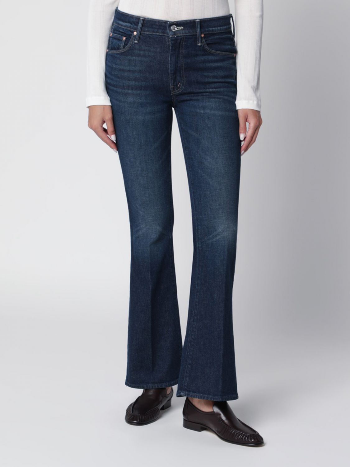 MOTHER Slim Fit Flared Jeans aus mittelhoher Baumwoll-Denim mit fünf Taschen