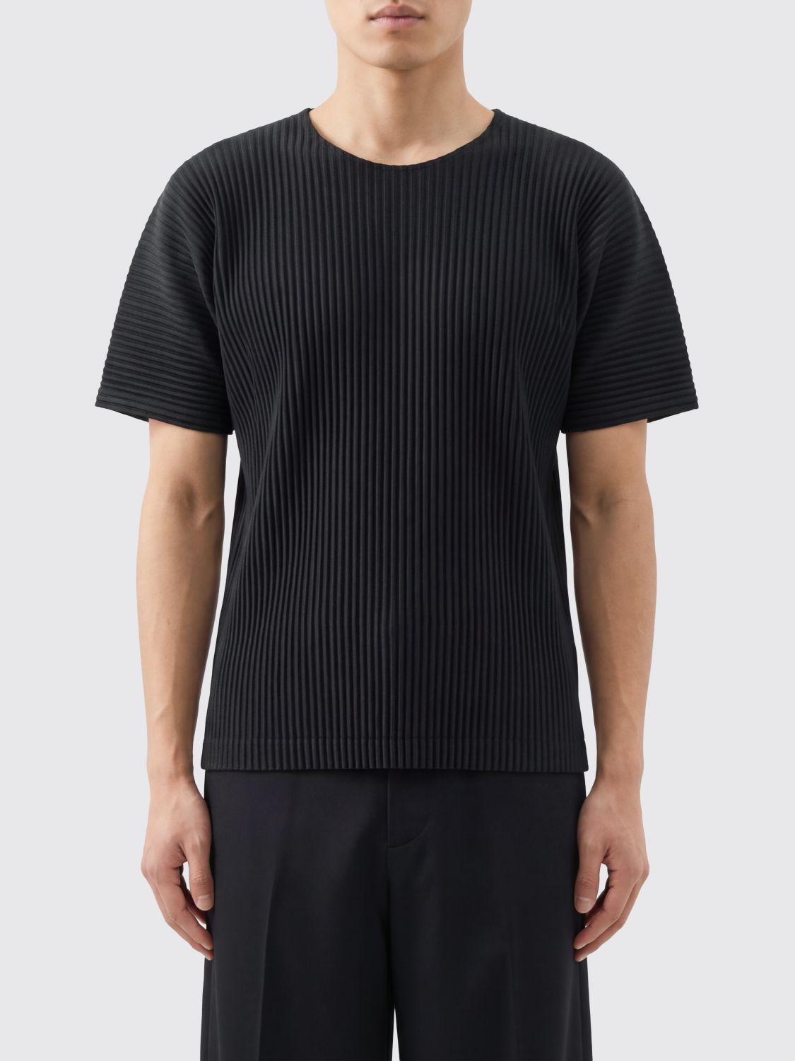 HOMME PLISSE' ISSEY MIYAKE Maglia Uomo colore Nero
