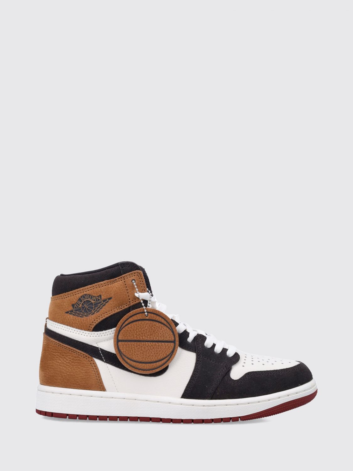 Nike Air Jordan 1 Retro High OG Bicolour Leather Trainers with Perforated Toe