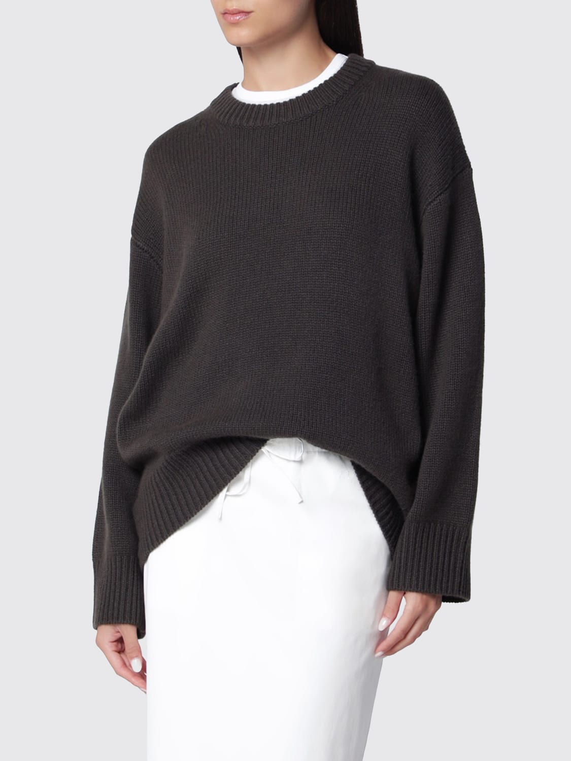 LISA YANG Maglia girocollo in 100% cashmere relaxed fit con spalle scese