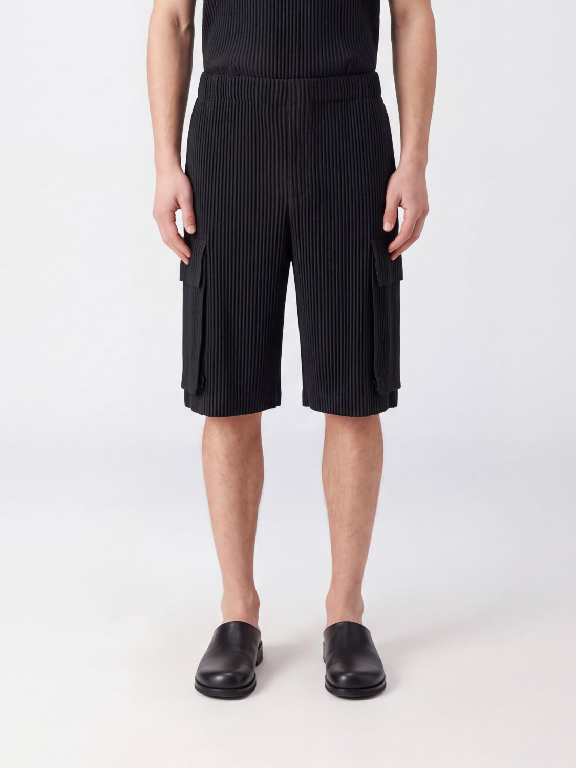 HOMME PLISSE' ISSEY MIYAKE Pantaloncini Uomo colore Nero