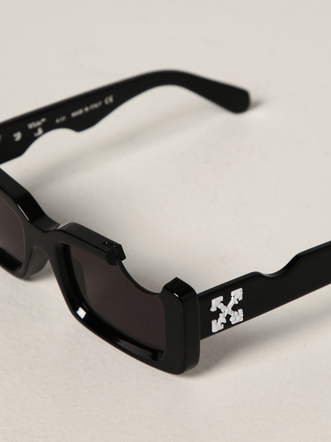 Sunglasses Off-White Black in Plastic - 30165671